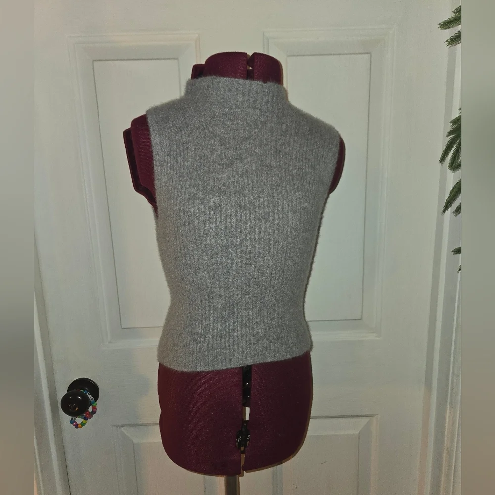 House Of Harlow Cashmere Ribbed Mock Neck Gray Sleeveless Top - Picture 1 of 9